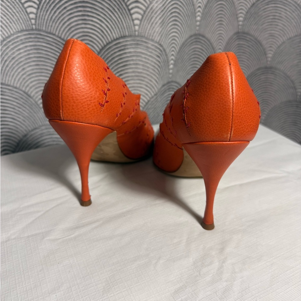 Manolo Blahnik Orange Scalloped Pointed-Toe Leather Pumps - Picture 8 of 11